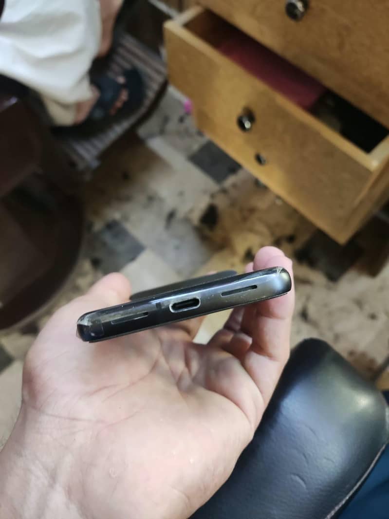 Google Pixel 8 4