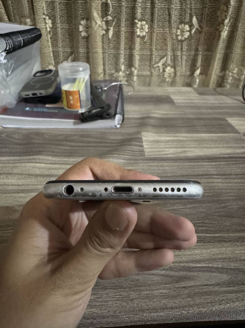 Apple iPhone 6S 1
