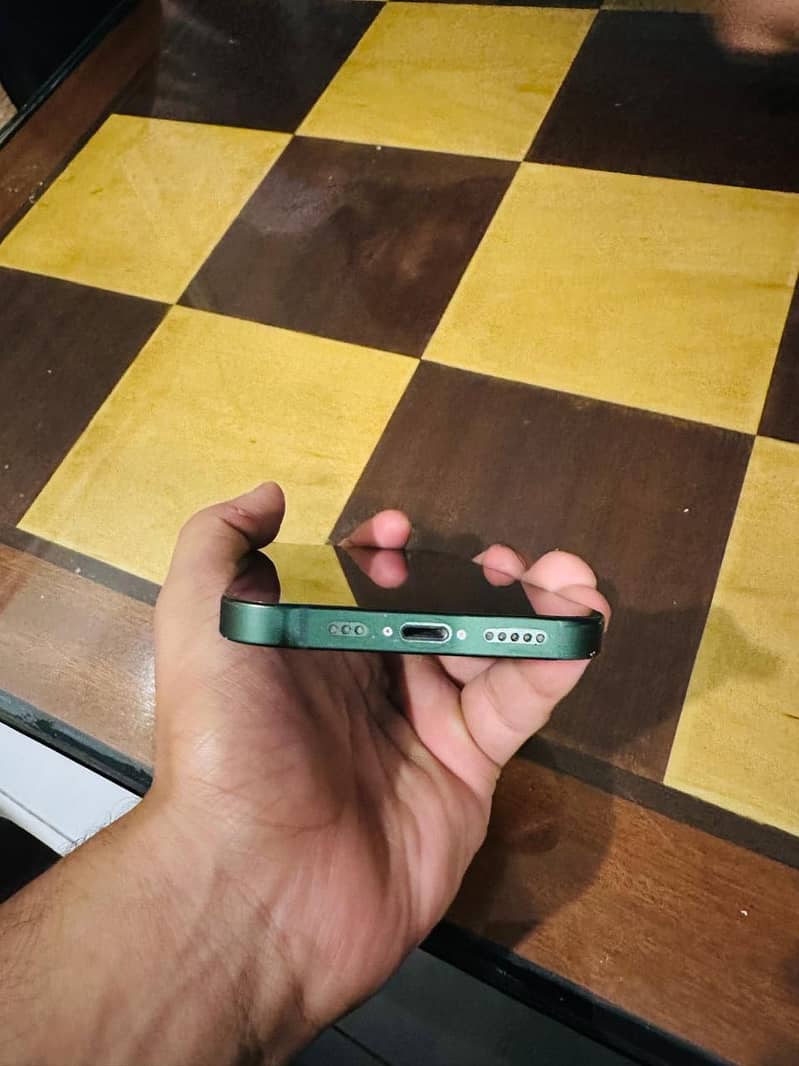 Apple iPhone 13 2