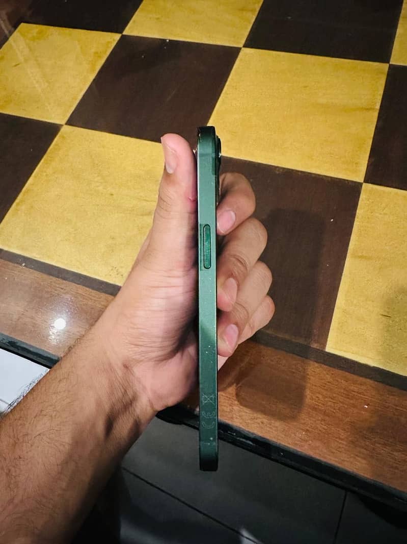 Apple iPhone 13 3