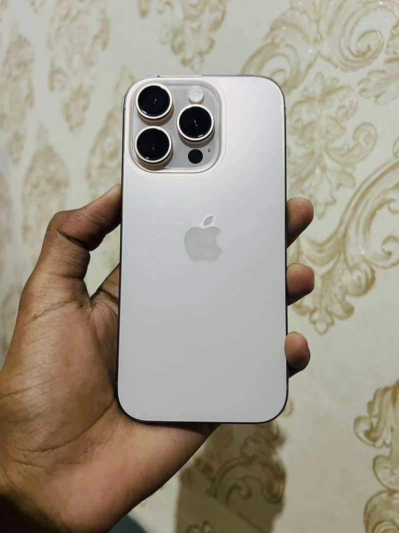 Apple iPhone 16 Pro 0