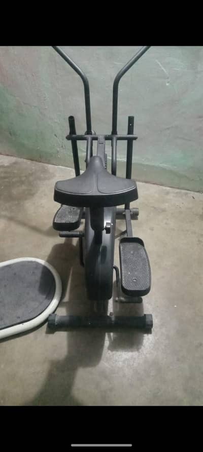 Elliptical Cross Trainer with Seat / Home Gym Cycle