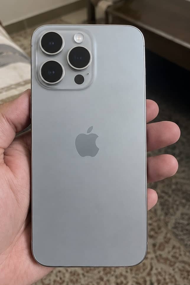 Apple iPhone 15 Pro Max 0