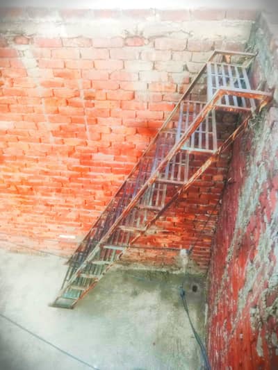 Heavy Duty iron stairs (11 feet) لوہے کی مظبوط سڑی