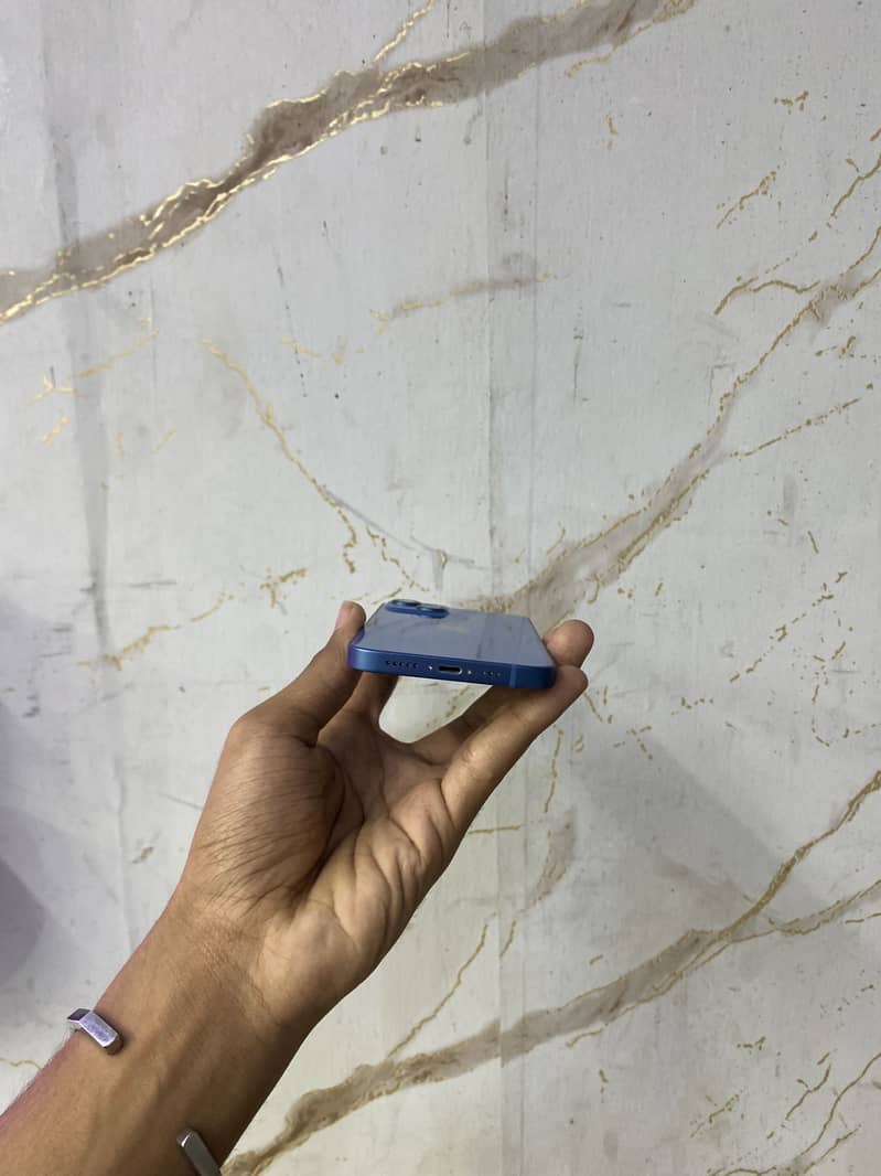 Apple iPhone 13 2