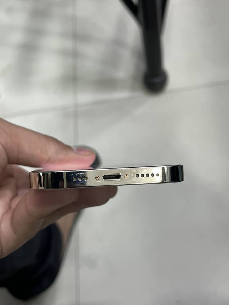Apple iPhone 14 Pro 2