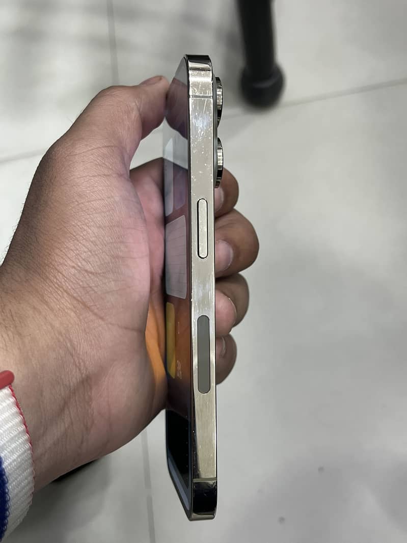 Apple iPhone 14 Pro 4