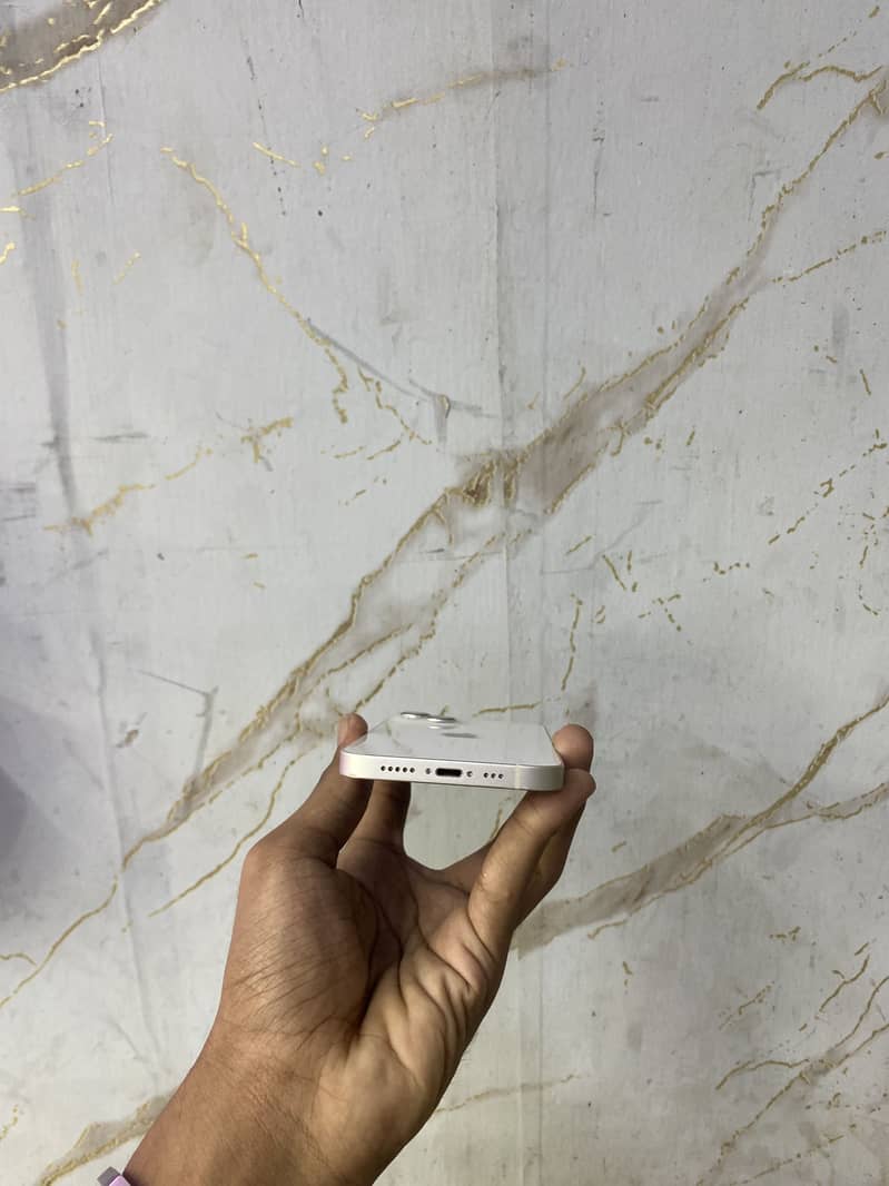 Apple iPhone 13 1