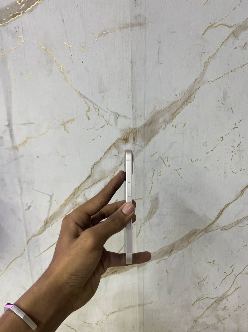 Apple iPhone 13 2
