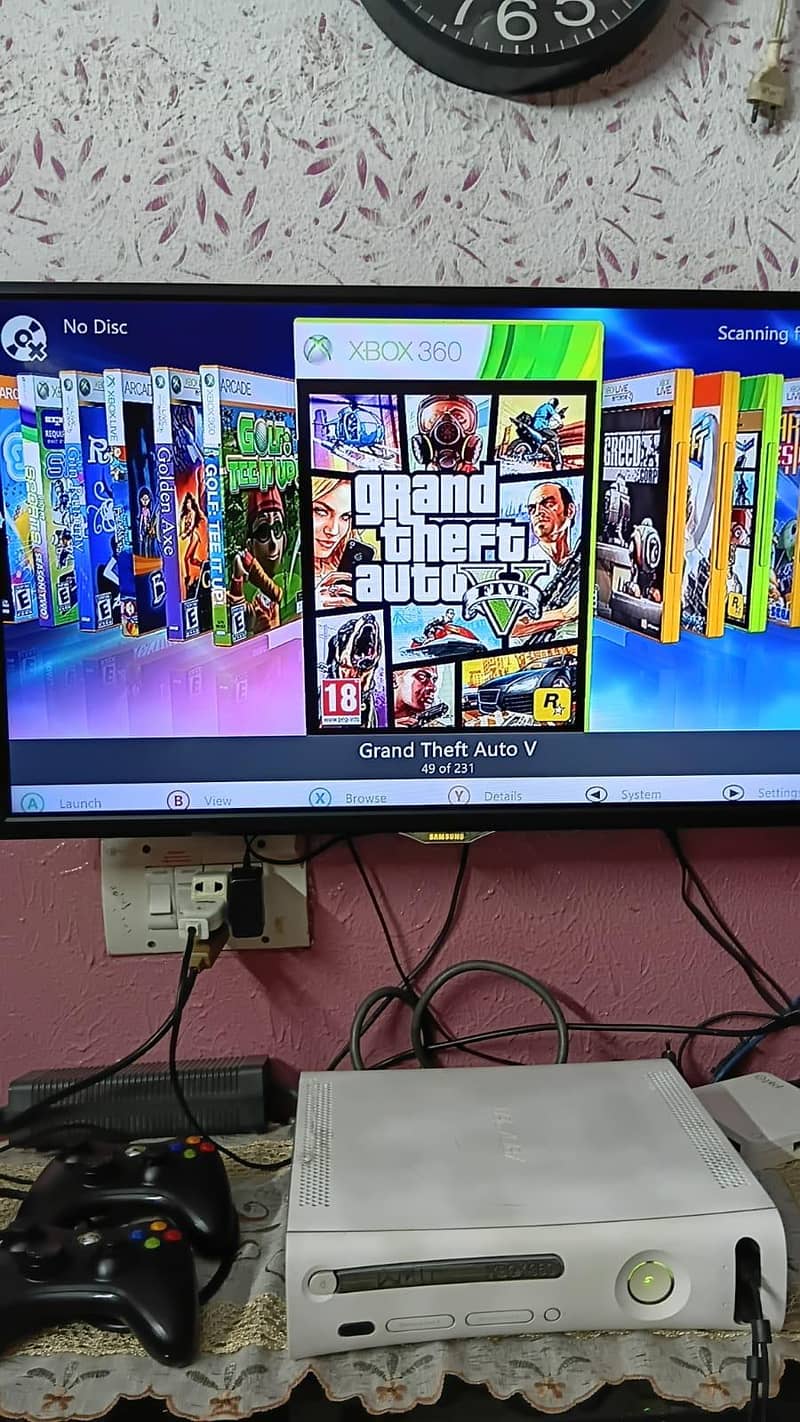 Xbox 360 with two controllers 0