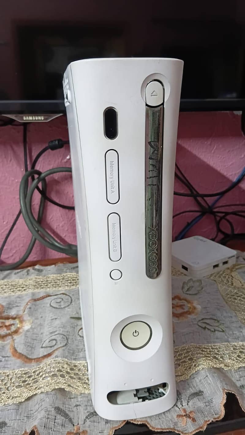 Xbox 360 with two controllers 3
