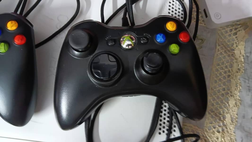 Xbox 360 with two controllers 8