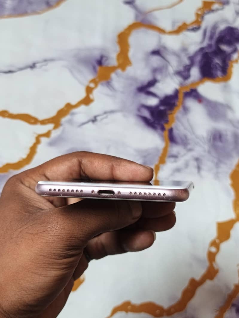 Apple iPhone 7 Plus 3