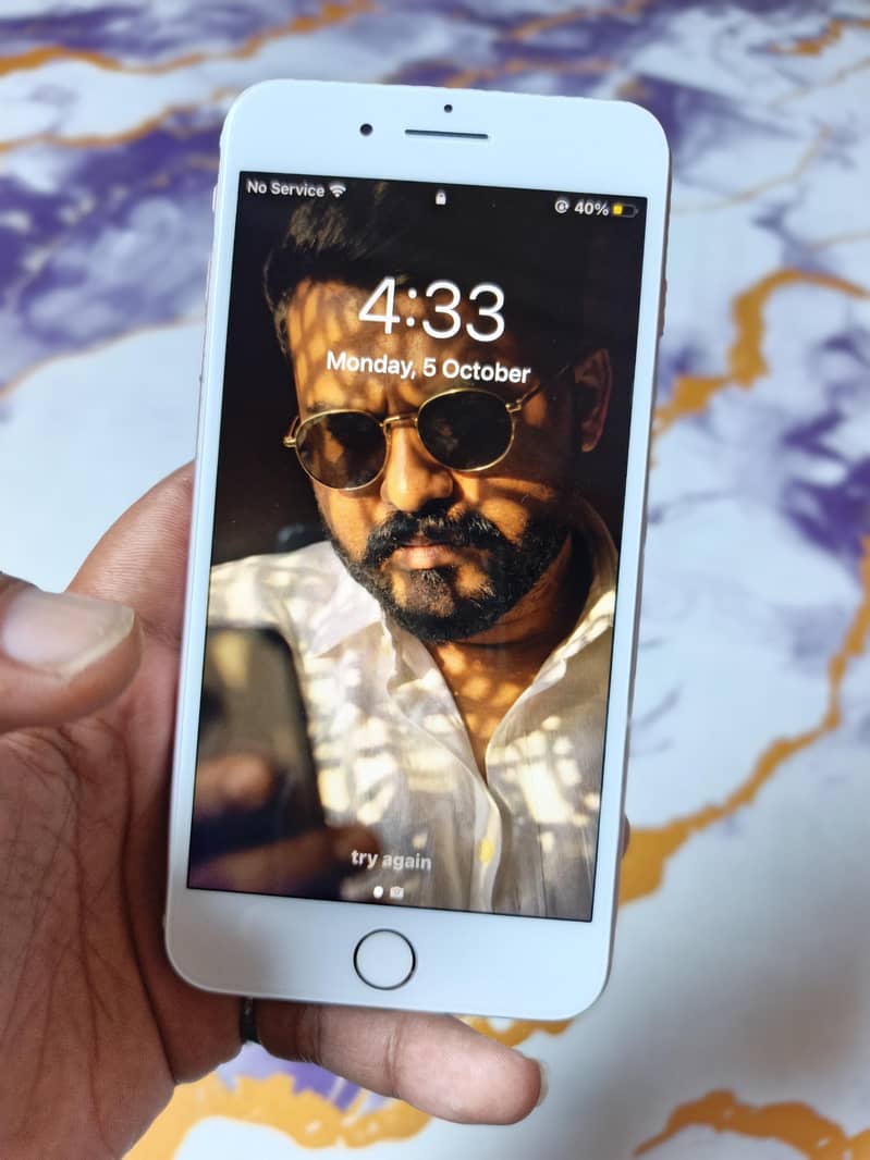 Apple iPhone 7 Plus 6
