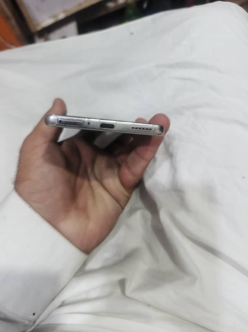 Tecno CAMON 40 Pro 4
