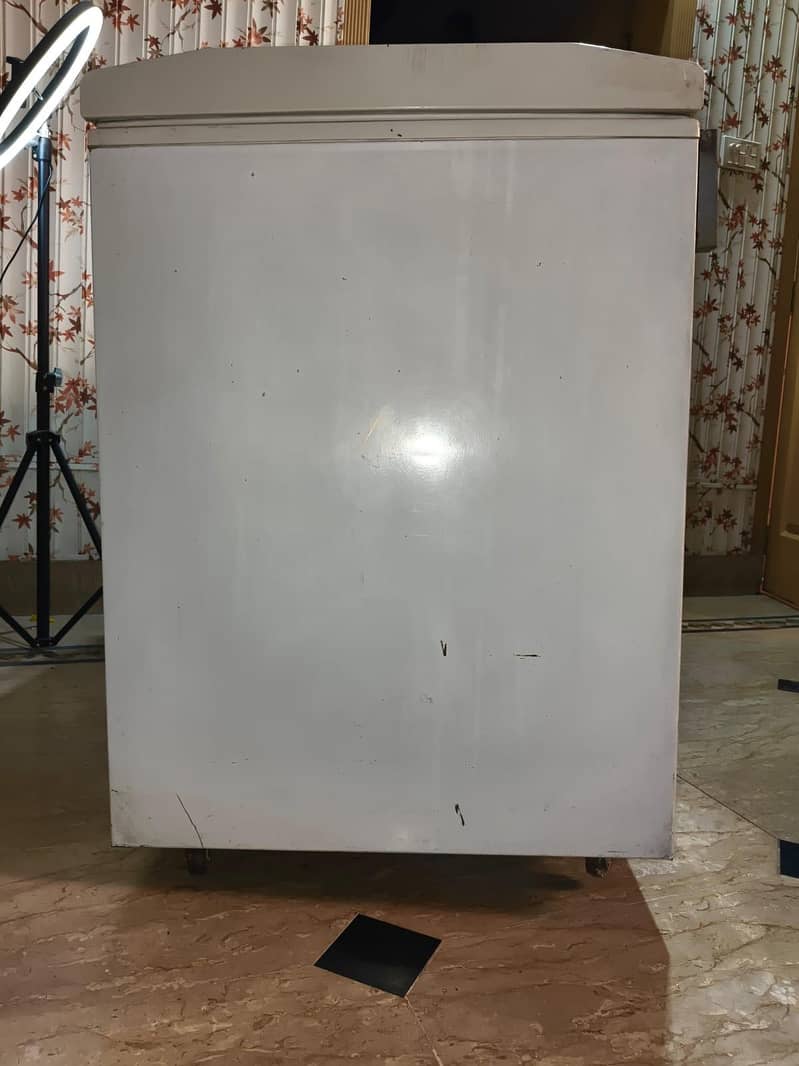 Used Waves Freezer – Good Condition 5