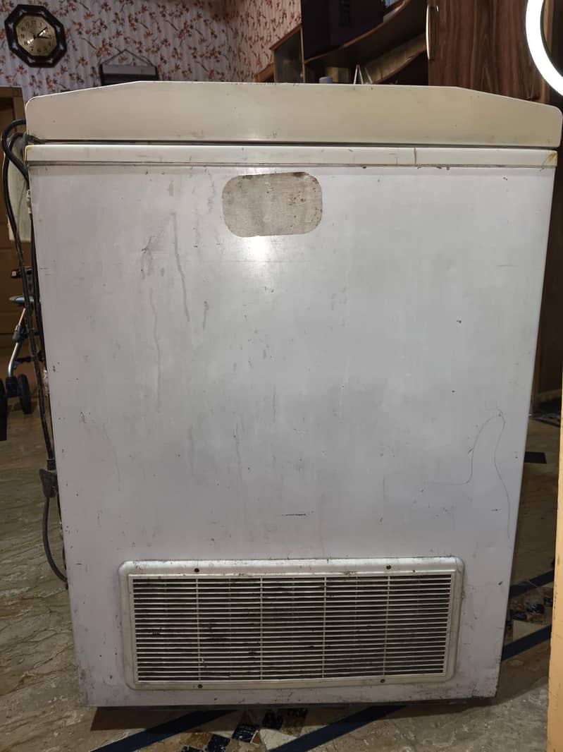 Used Waves Freezer – Good Condition 6
