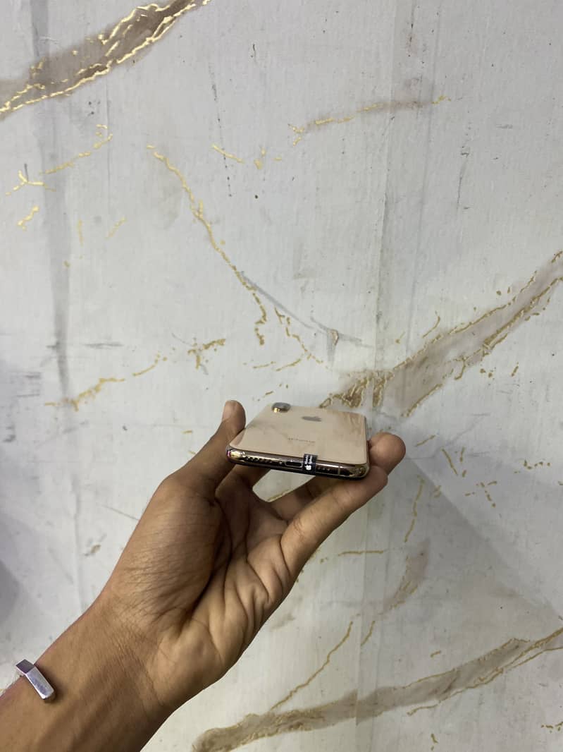 Apple iPhone XS 1