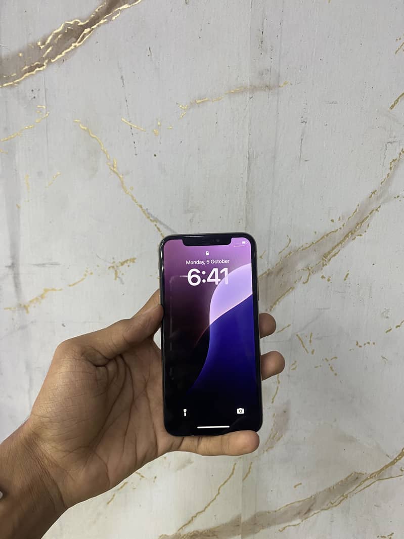 Apple iPhone XS 5