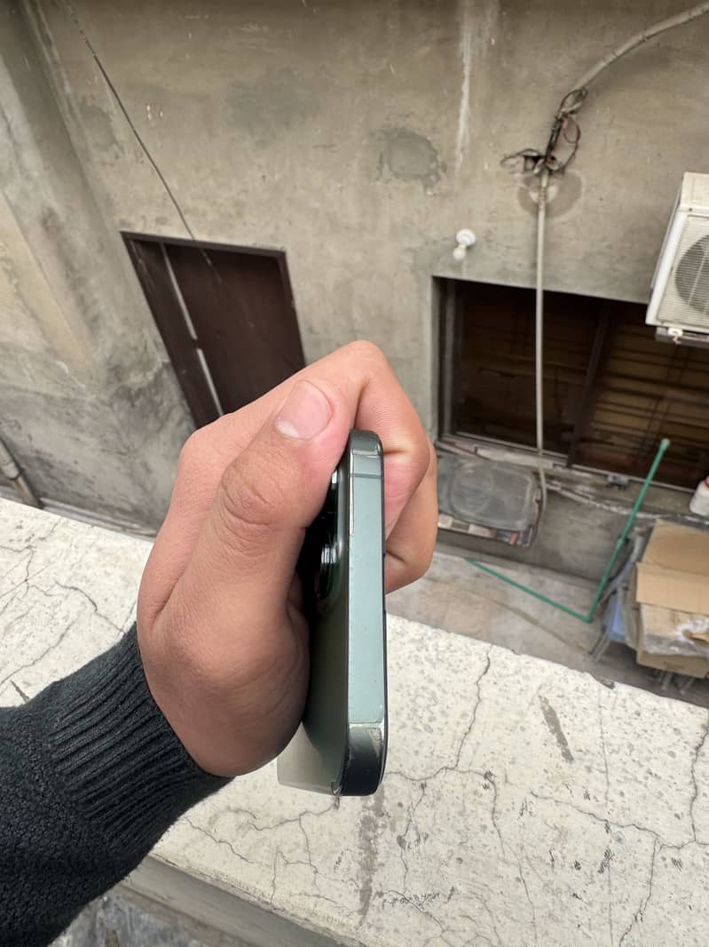Apple iPhone 13 Pro Max 1