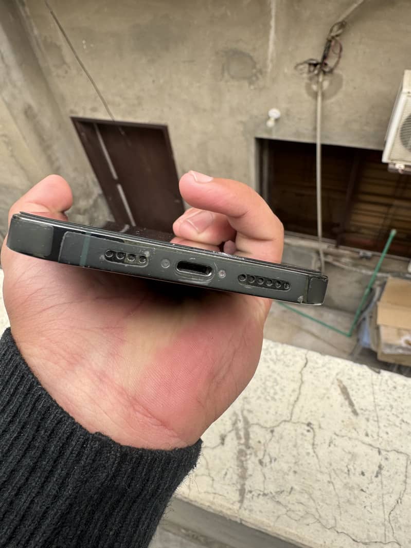 Apple iPhone 13 Pro Max 2