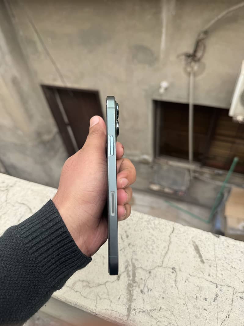 Apple iPhone 13 Pro Max 4