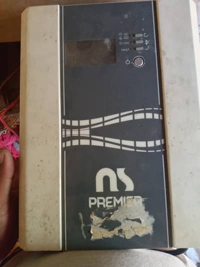 yah UPS 1000 se 1200 wat nikalta hai is per solar panel bhi Laga sakte