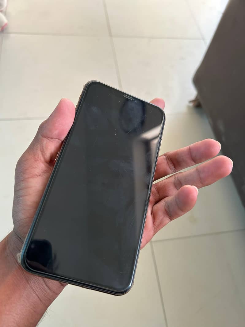Apple iPhone XS Max 3