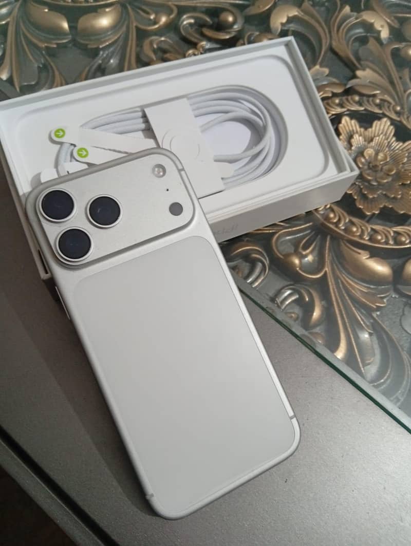 Apple iPhone 17 Pro Max 0