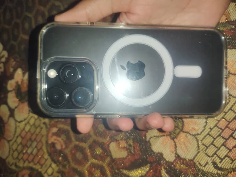 Apple iPhone 16 Pro 0