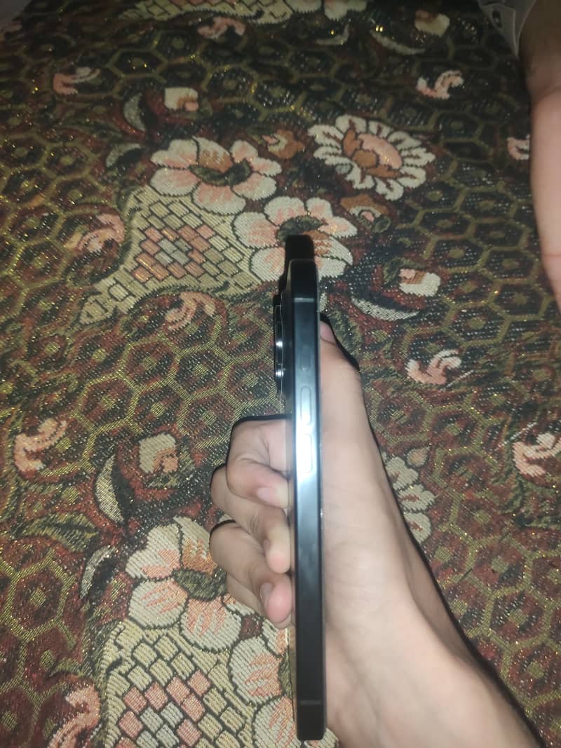 Apple iPhone 16 Pro 4