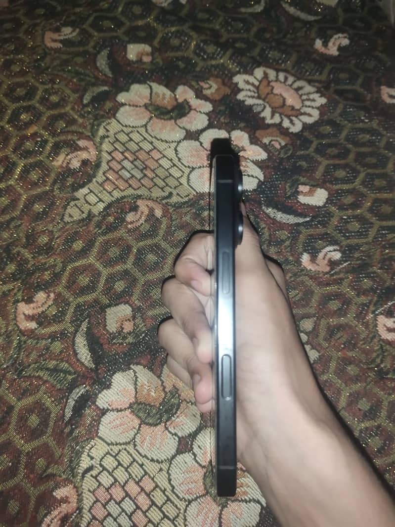 Apple iPhone 16 Pro 5