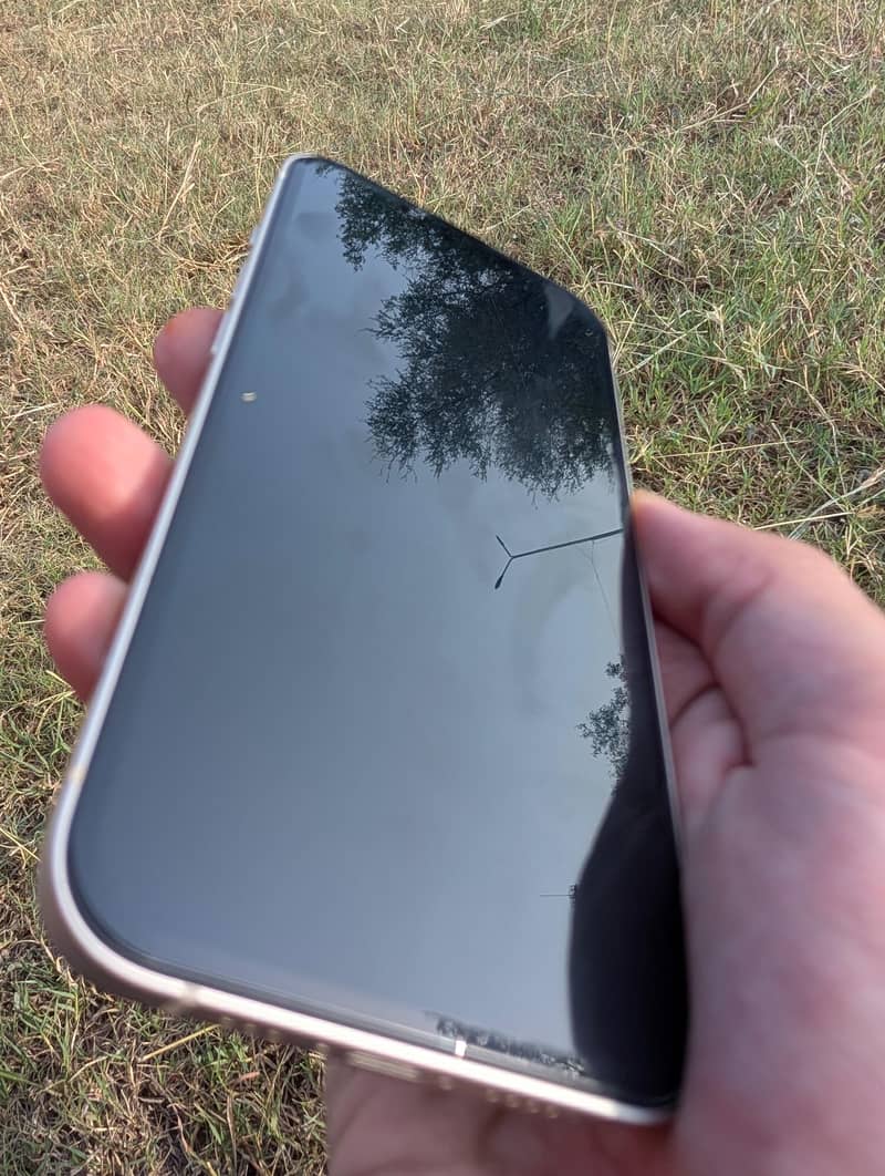 Apple iPhone 13 8