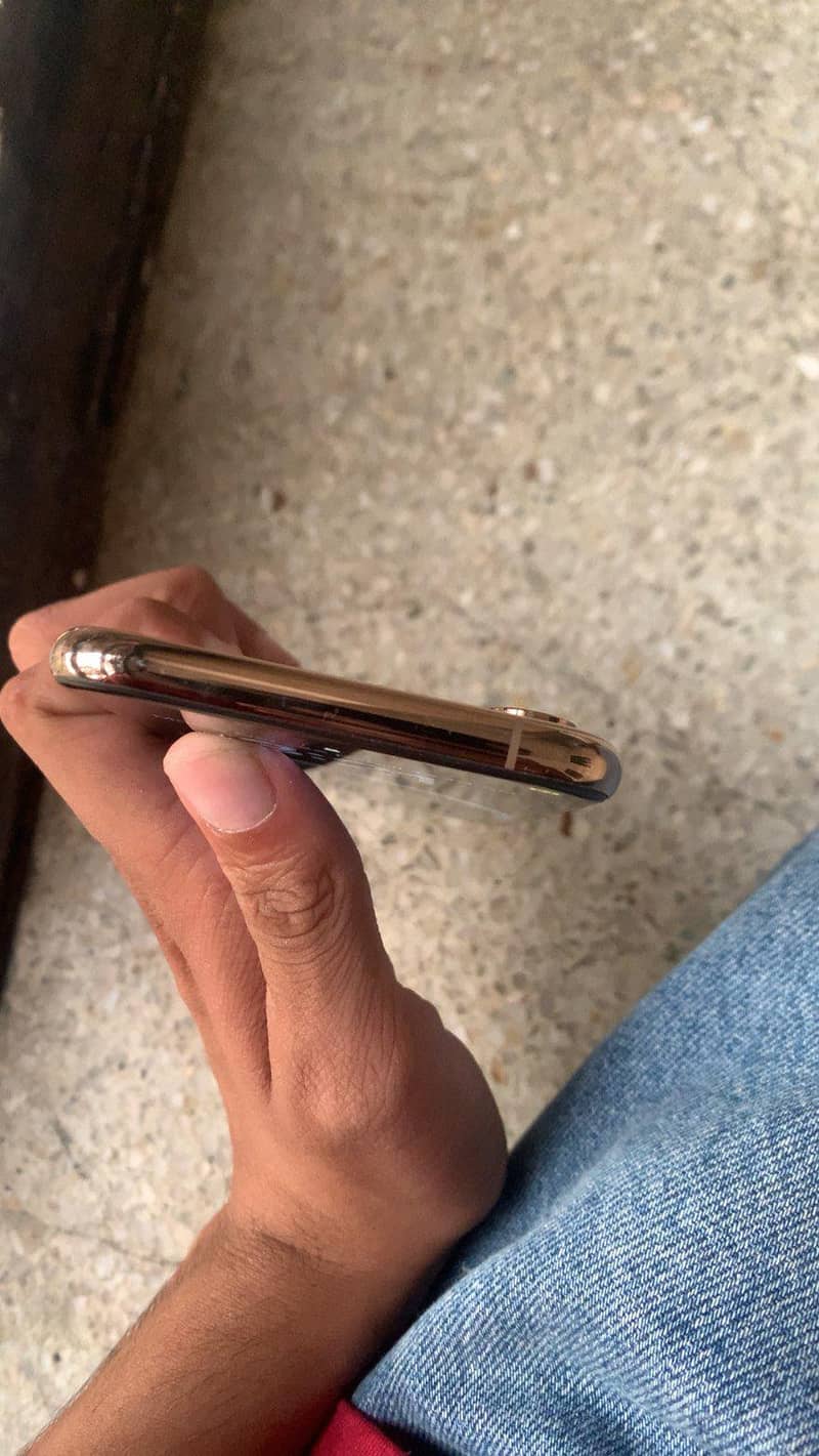 Apple iPhone XS 5