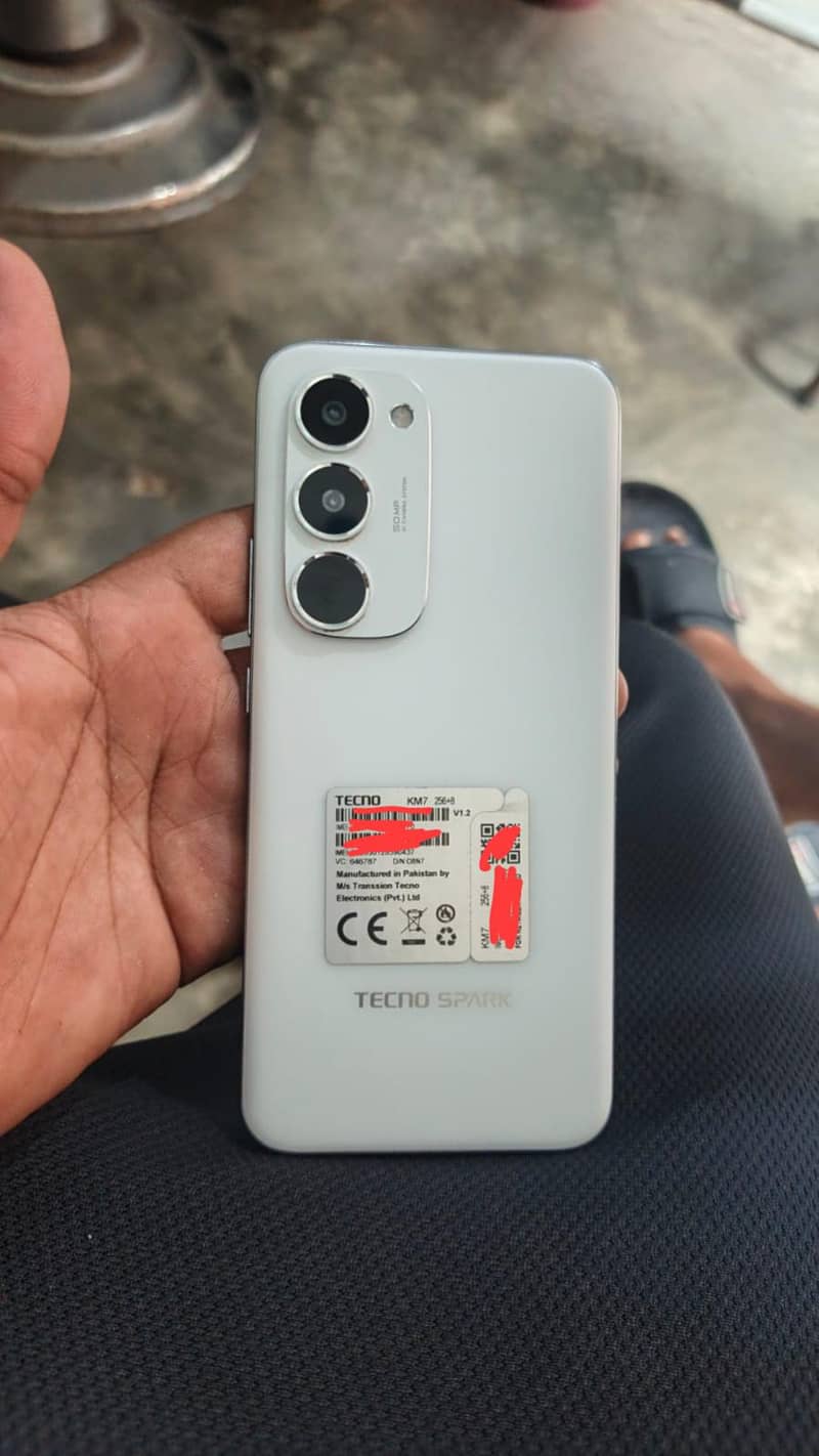 Tecno CAMON 40 Premier 4