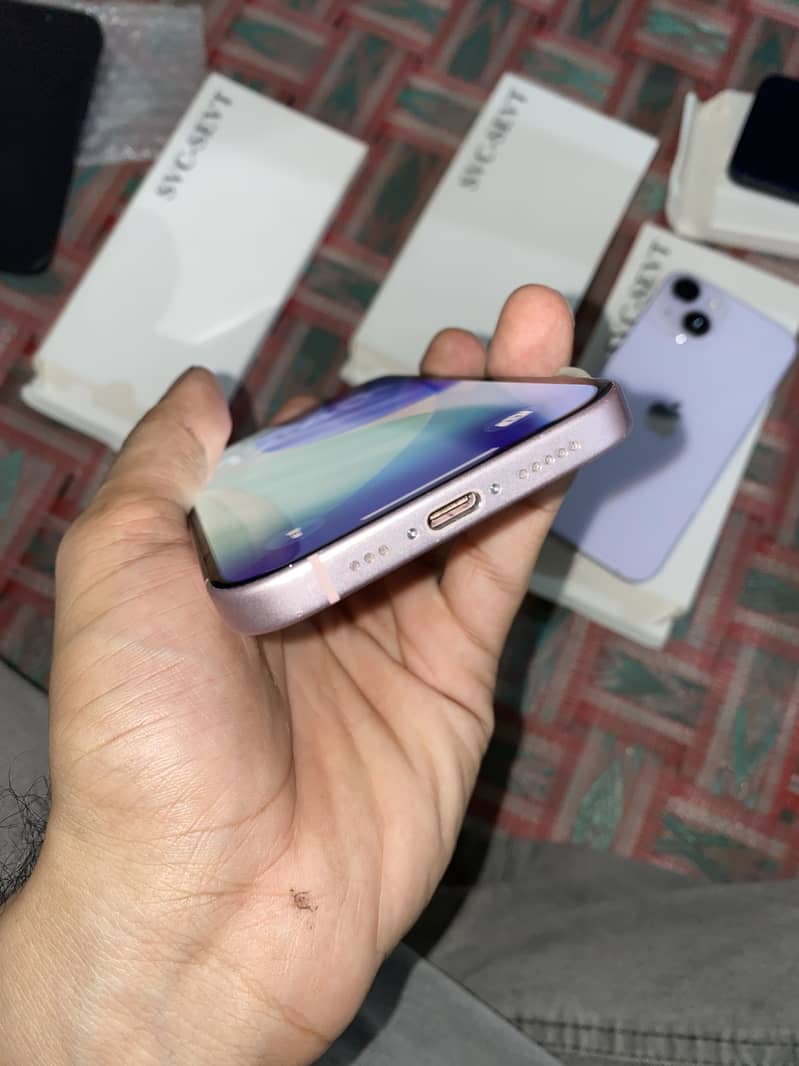 Apple iPhone 15 4