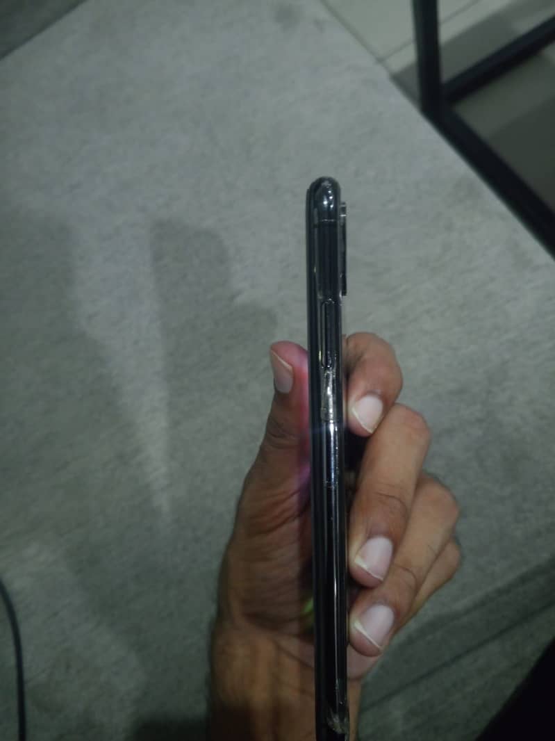 Apple iPhone XS Max 1