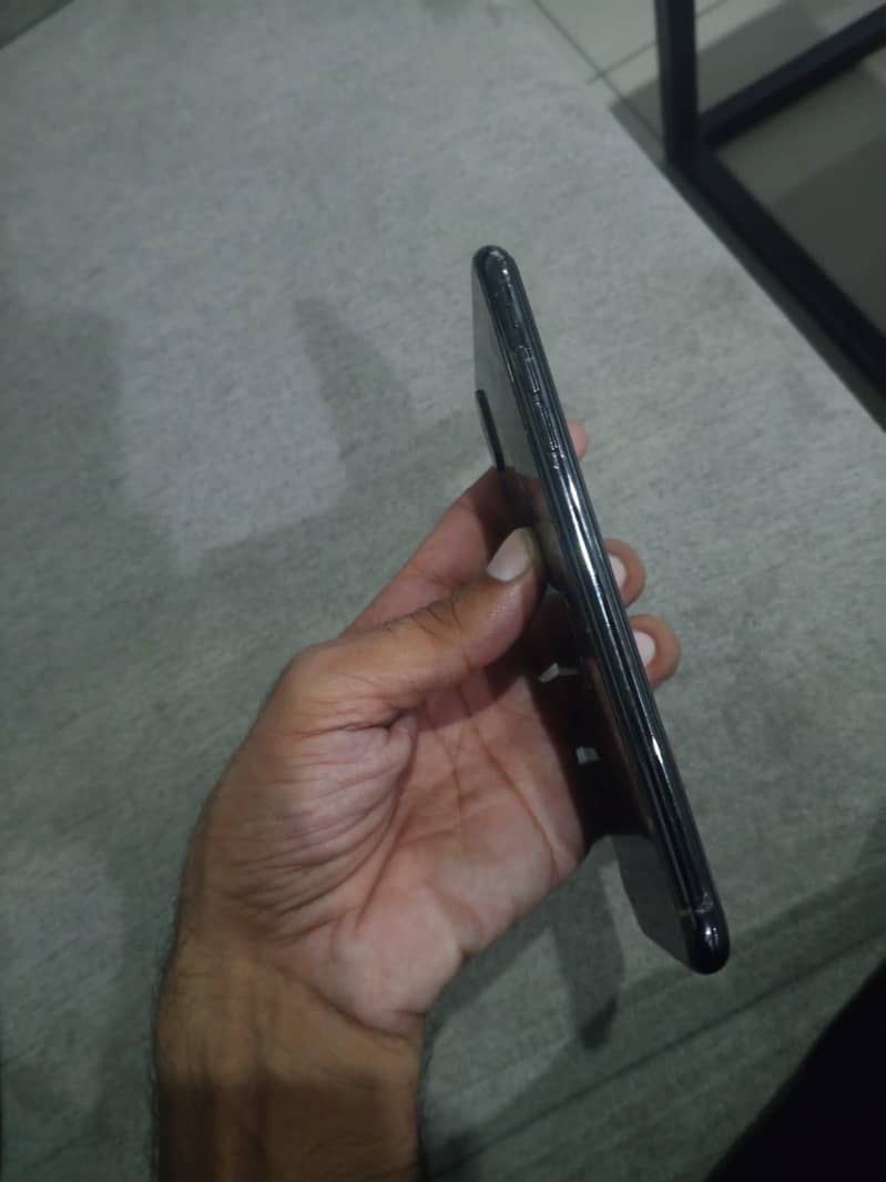 Apple iPhone XS Max 2