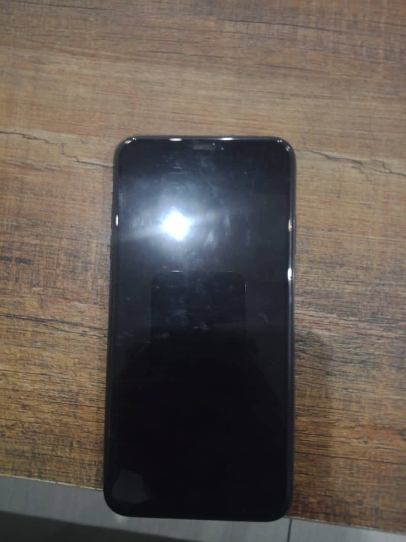 Apple iPhone XS Max 4