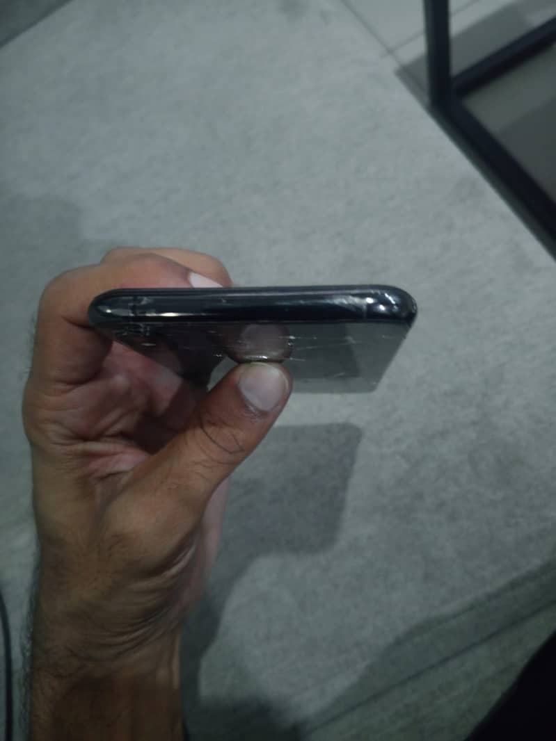 Apple iPhone XS Max 5