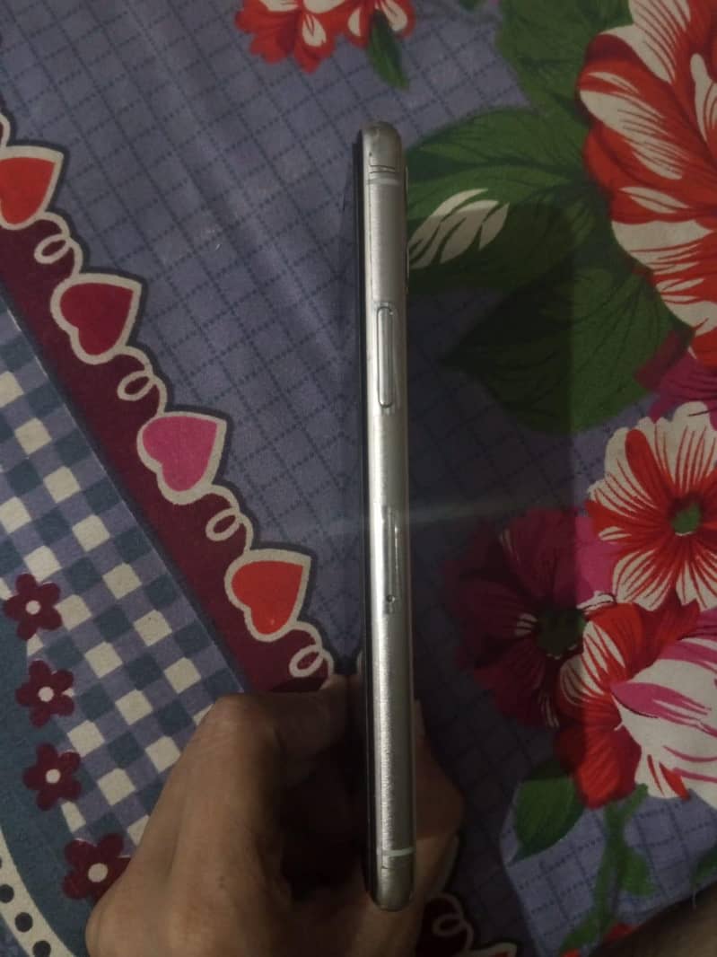 Apple iPhone 11 Pro 2