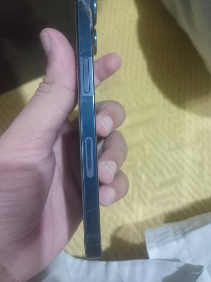 Apple iPhone 13 4