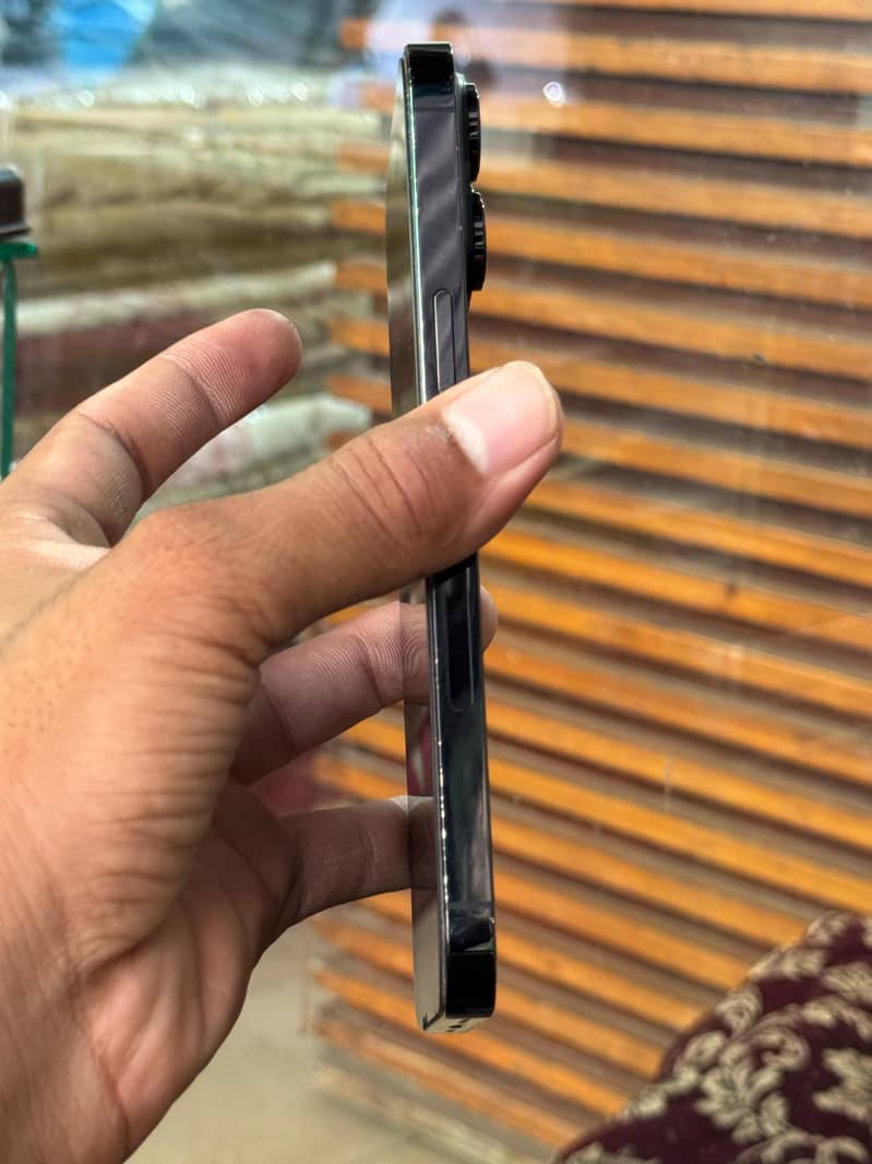 Apple iPhone 14 Pro Max 4