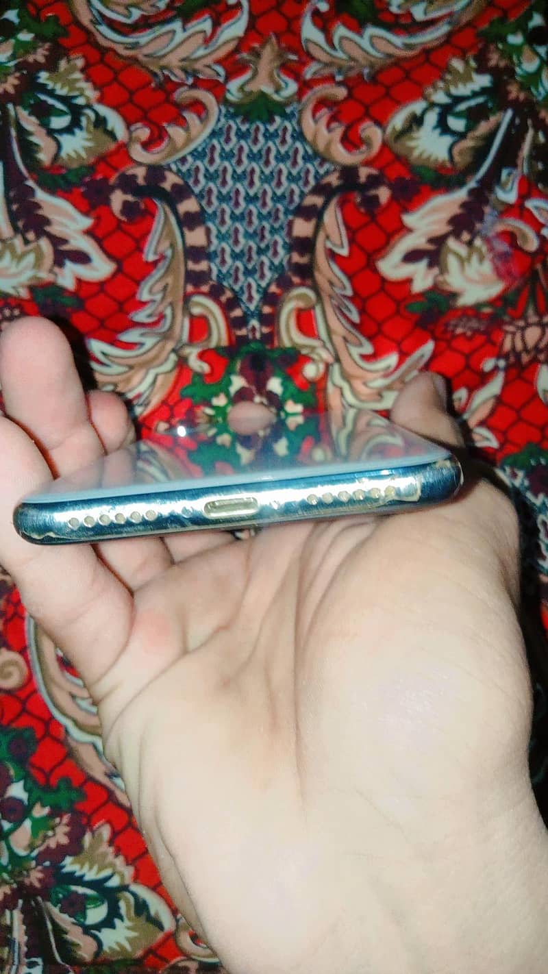 Apple iPhone X 3