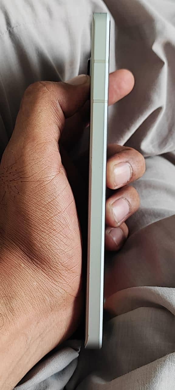Sharp Aquos Sense7 plus 2