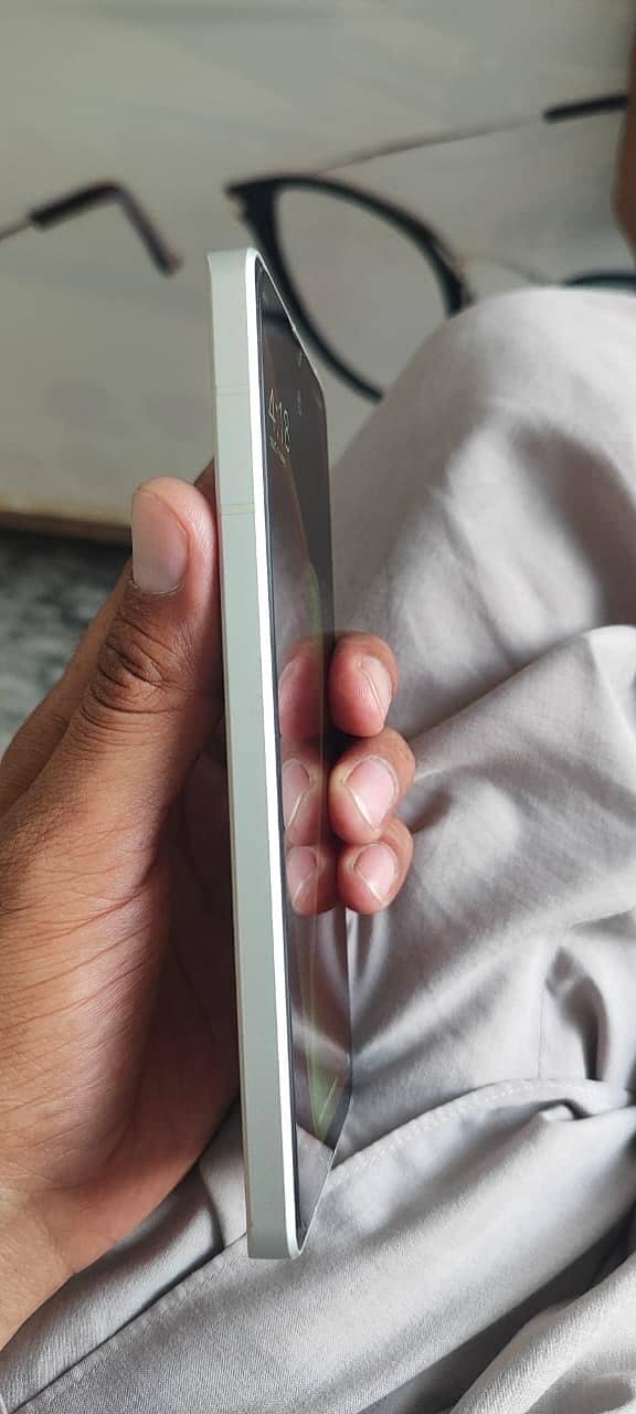 Sharp Aquos Sense7 plus 3