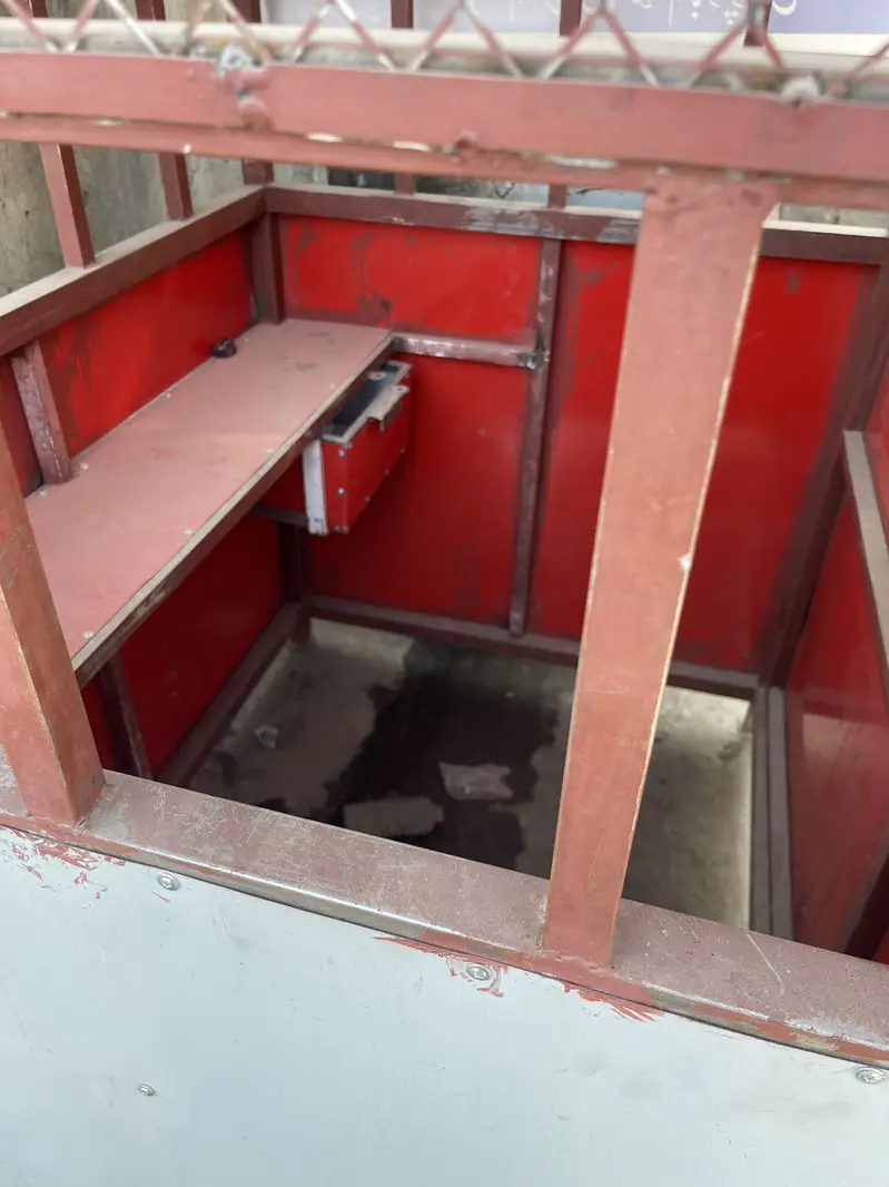 New cage and used security guard counter — photo 2