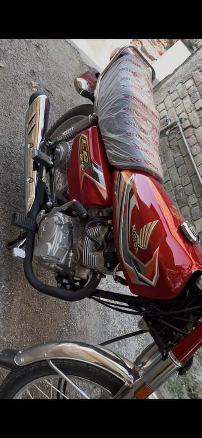 2027. Model Full new bike just 180 km drive