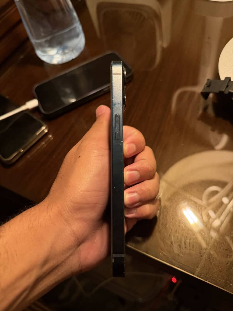 Apple iPhone 13 4