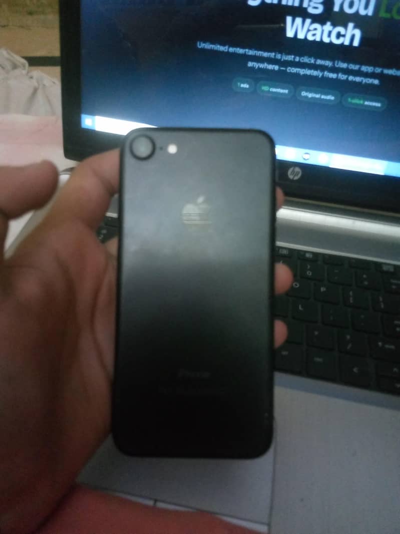 Apple iPhone 7 2